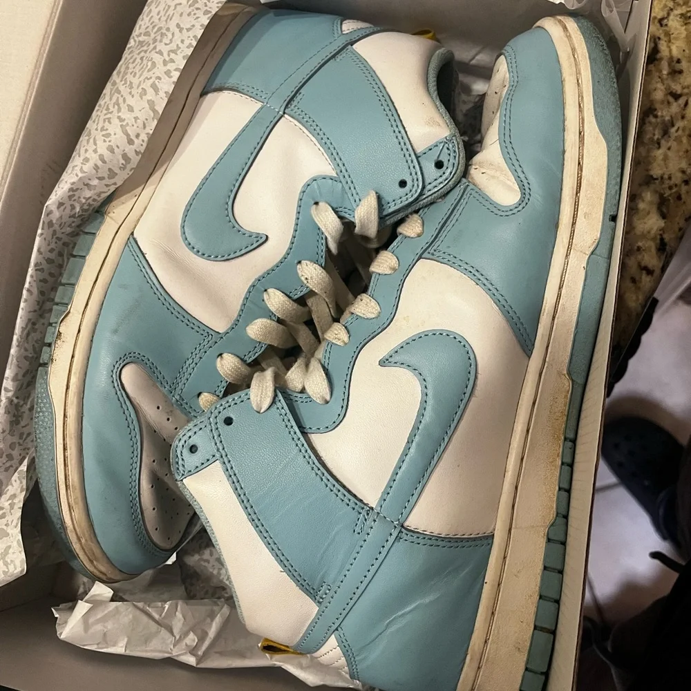 Nike Sky Blue and White High-Tops - Picture 1 of 5